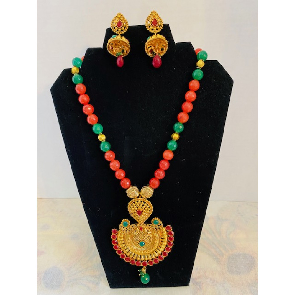 CBHJ40 Peach and green beads with gold pendant